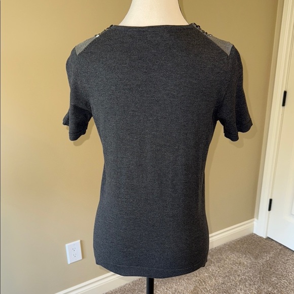 Reitmans Shirt Gray Black Embellished Fitted Knit Short Sleeve Top Women's Sz S - Picture 4 of 10